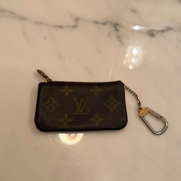 Louis Vuitton Key Pouch in Monogram - Picture 1 of 2